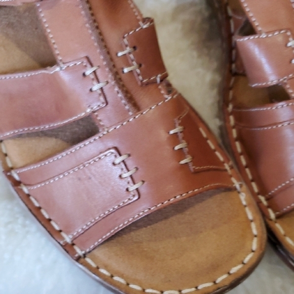 Natural Soul Tan Sandals with Slingback Design and Woven Straps - Picture 4 of 10